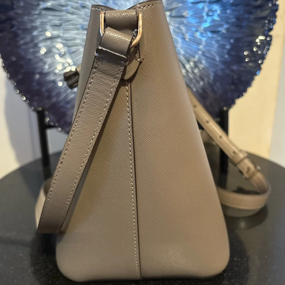 🍀Kate Spade Gray Bucket Bag w/ Crossbody Strap - Picture 3 of 5